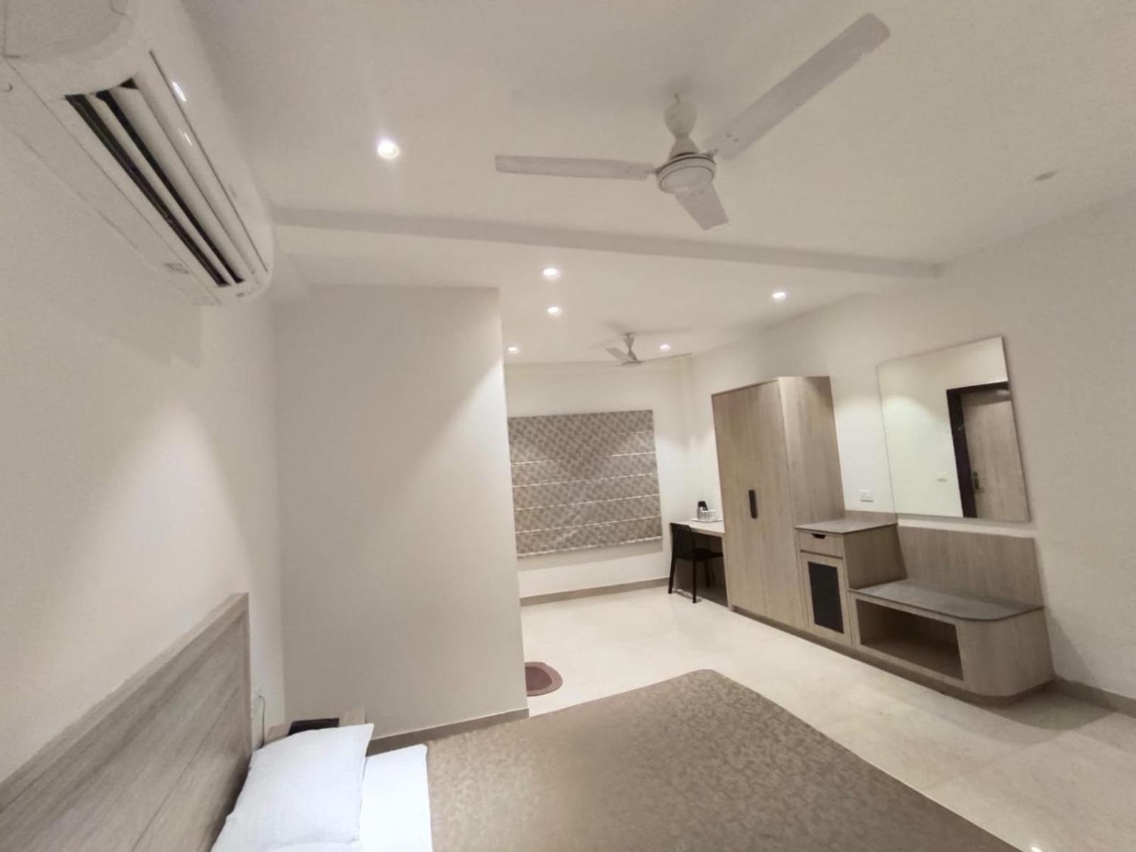 Hotel Bagla Atithi Banaras Варанаси Экстерьер фото