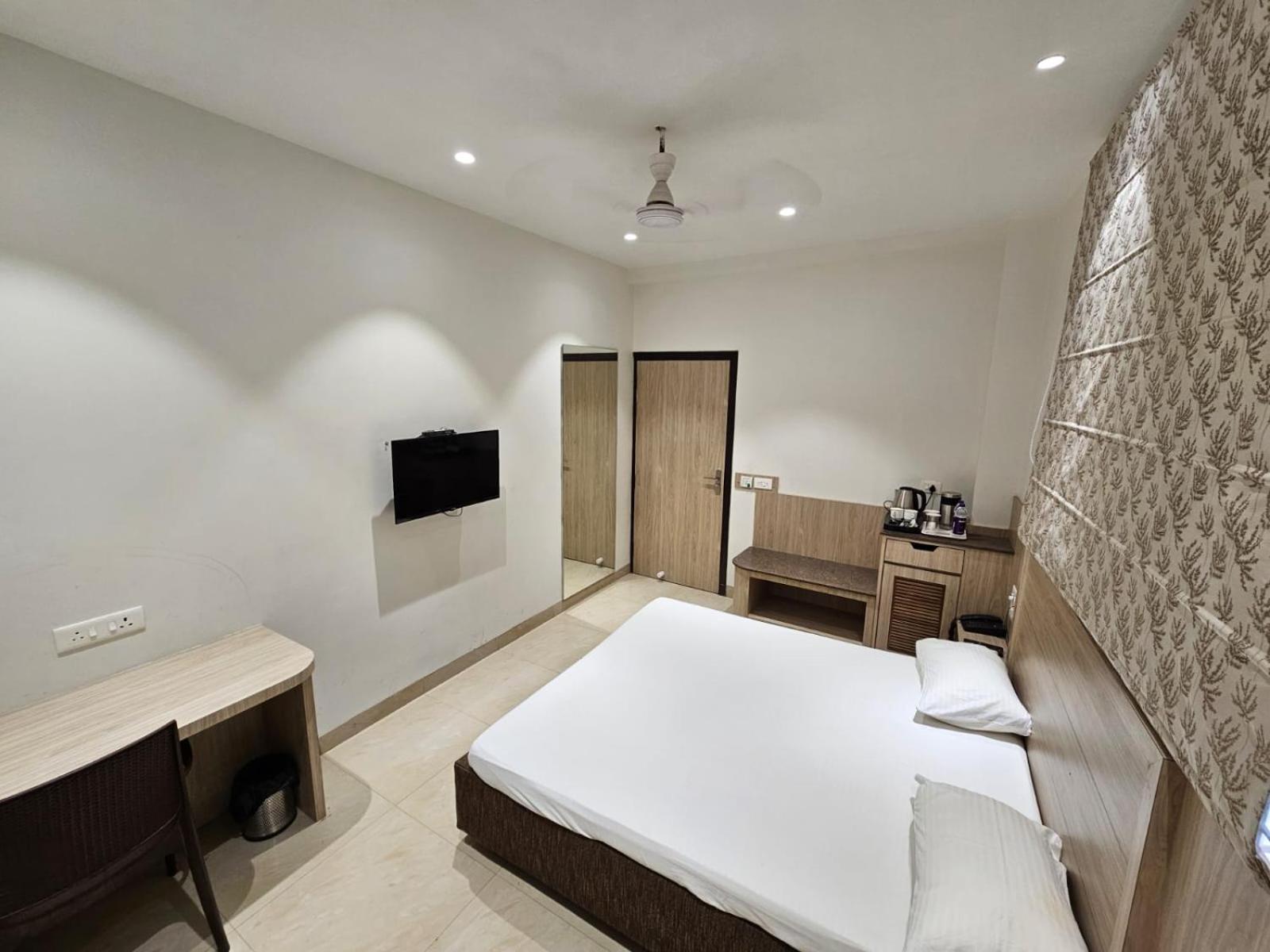 Hotel Bagla Atithi Banaras Варанаси Экстерьер фото