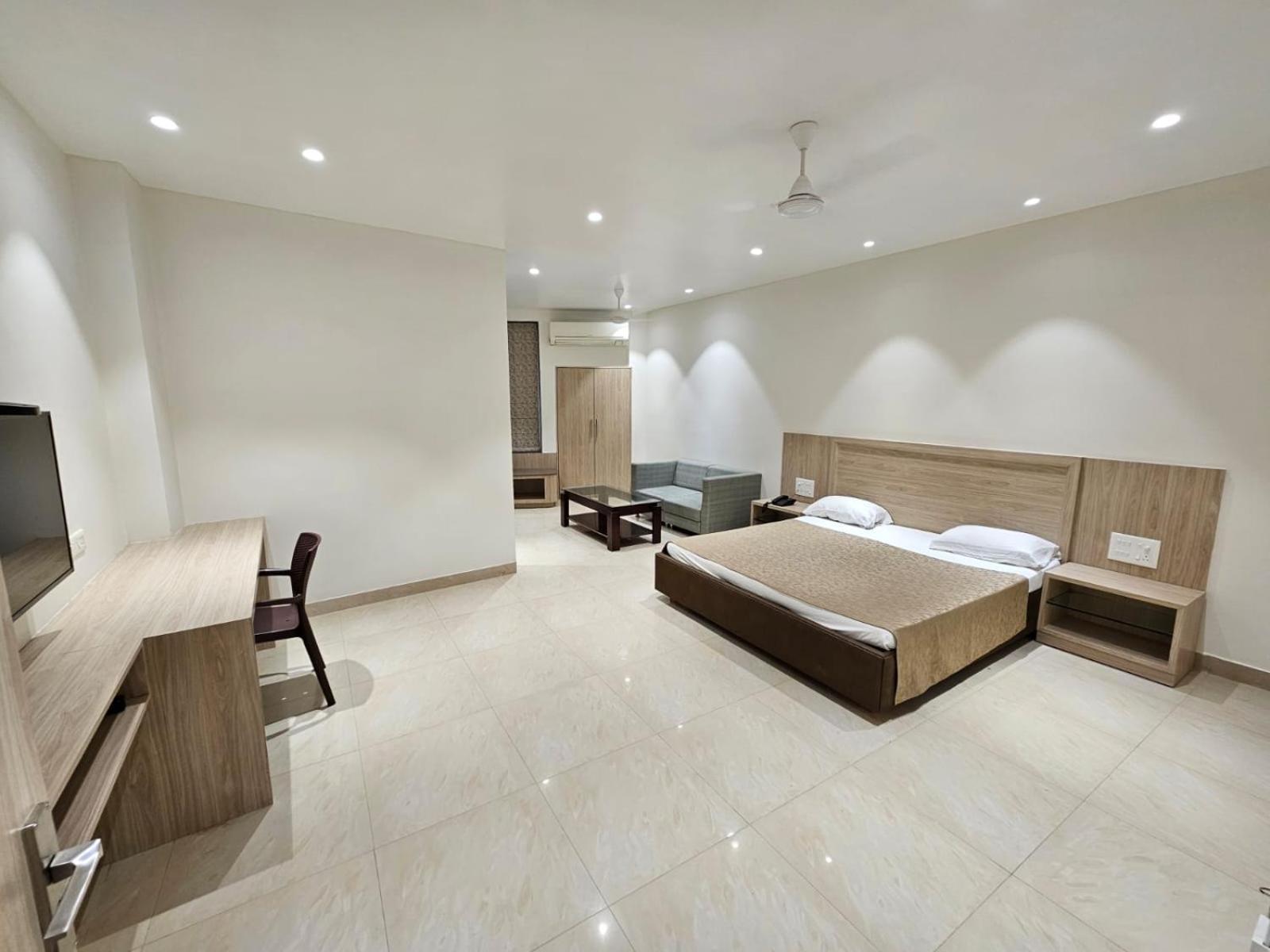 Hotel Bagla Atithi Banaras Варанаси Экстерьер фото