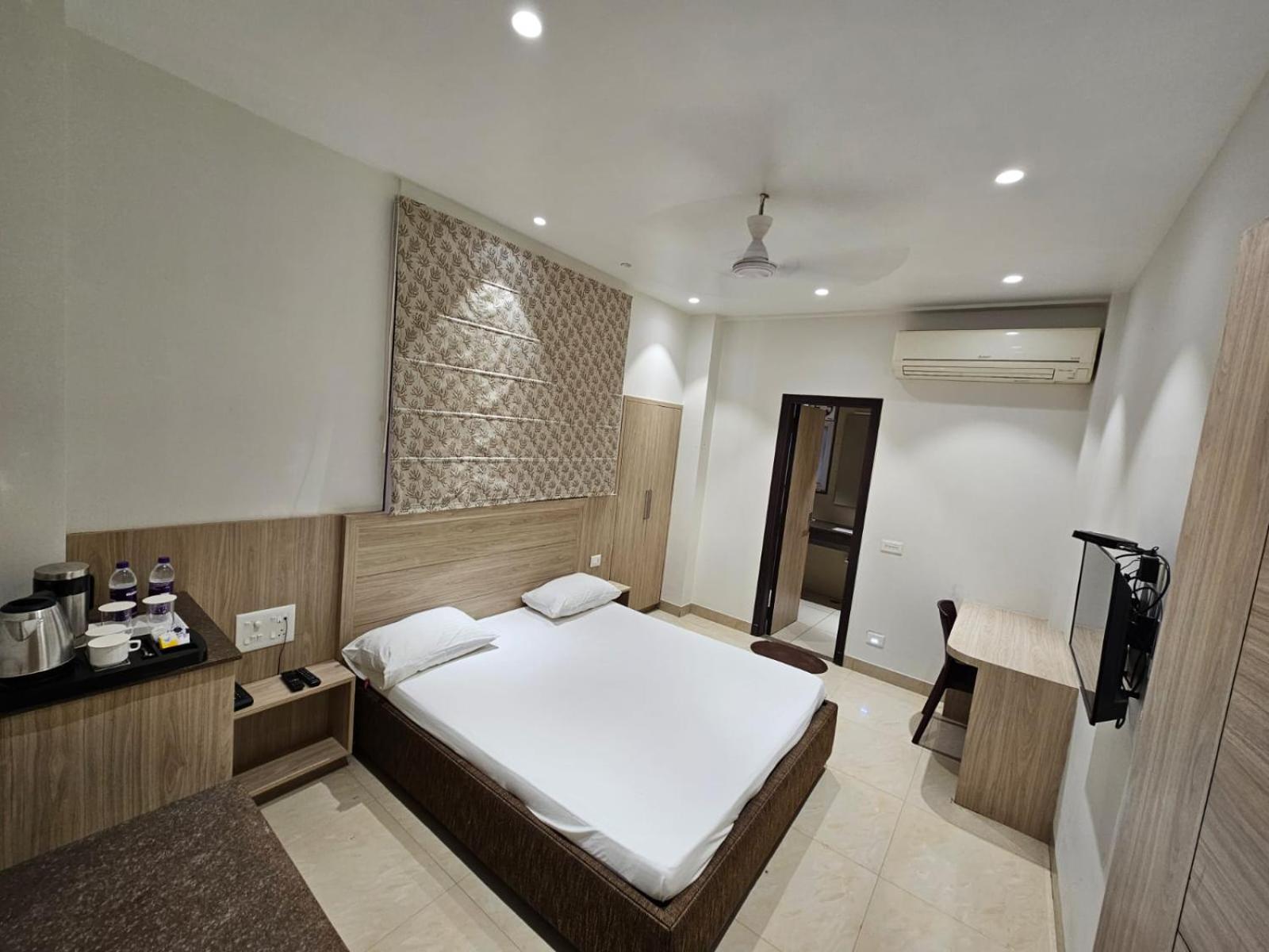 Hotel Bagla Atithi Banaras Варанаси Экстерьер фото