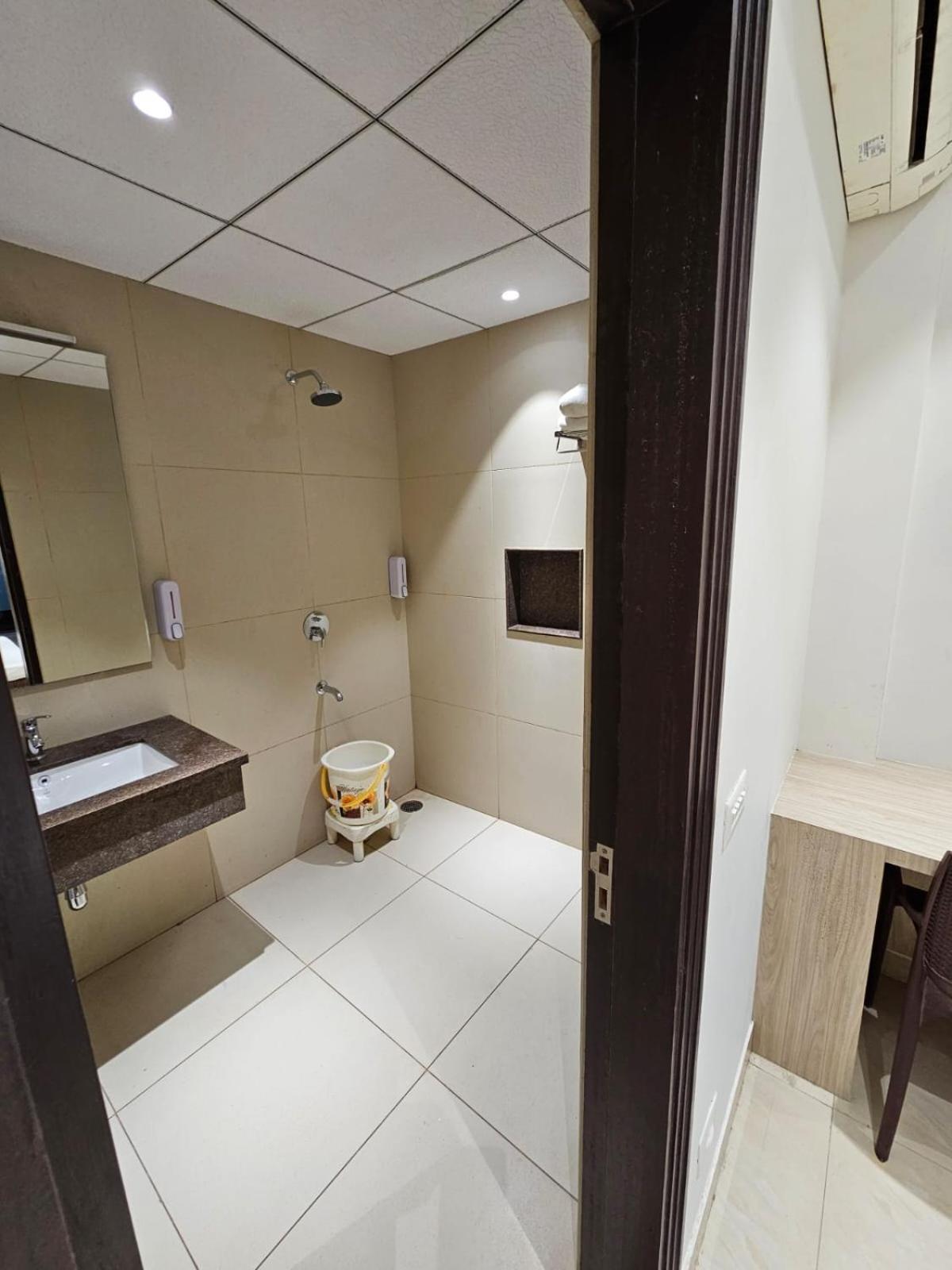 Hotel Bagla Atithi Banaras Варанаси Экстерьер фото