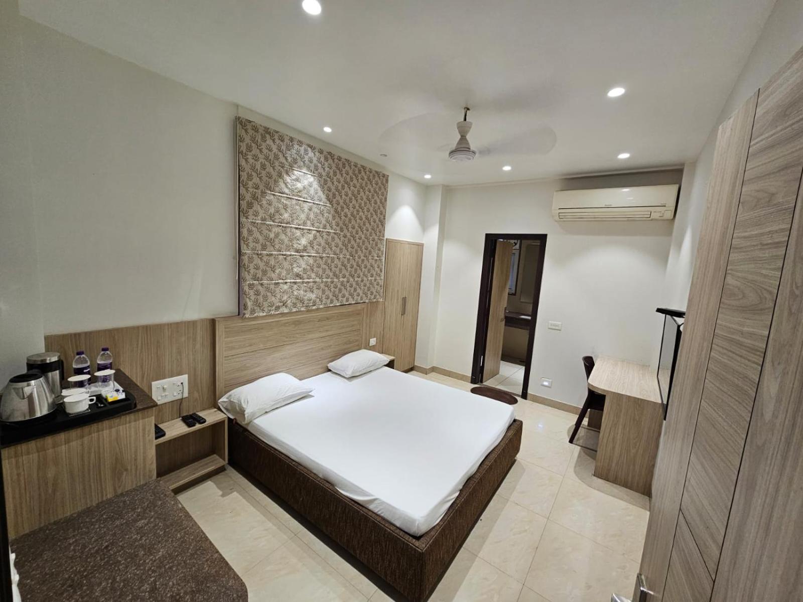 Hotel Bagla Atithi Banaras Варанаси Экстерьер фото